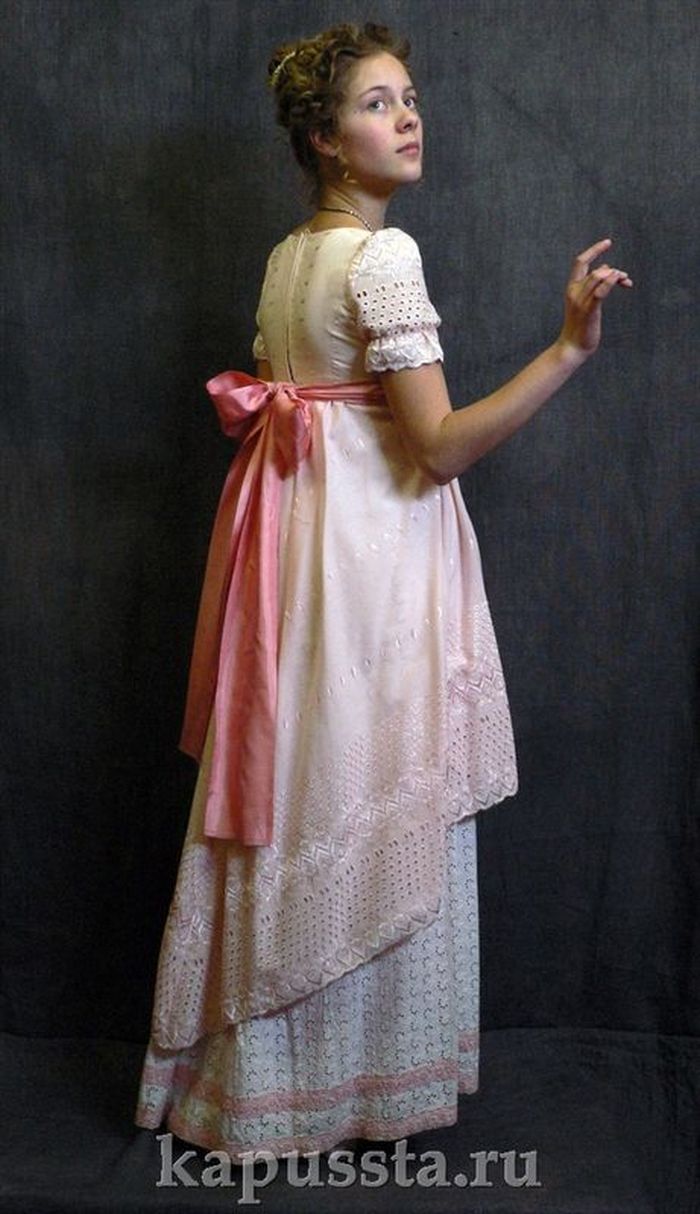 Платье с розовым бантом